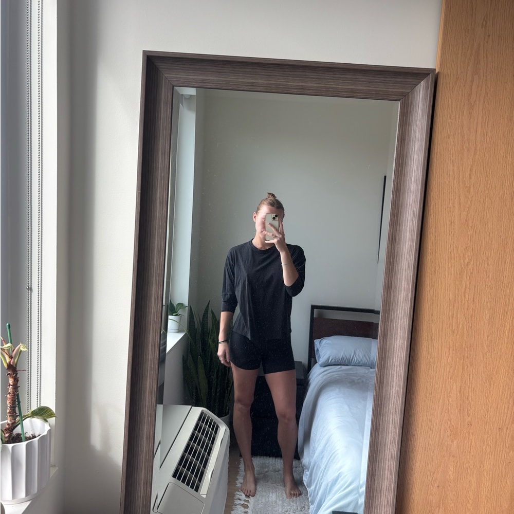Lululemon mid length/ 3/4 sleeve length shirt